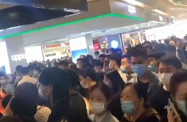 Viral Ratusan Orang di China Berlarian di Mal, Berebut Beli iPhone 13 