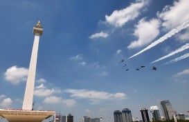 HUT ke-76 TNI Dimeriahkan Atraksi 18 Pesawat Tempur di Langit Jakarta
