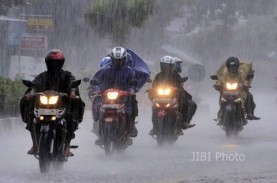 Cuaca  Hari Ini, Sejumlah Kota Hujan Deras Disertai…