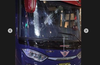 Bus Arema FC Dirusak Sekelompok Orang Pakai Gir, Batu, dan Rantai
