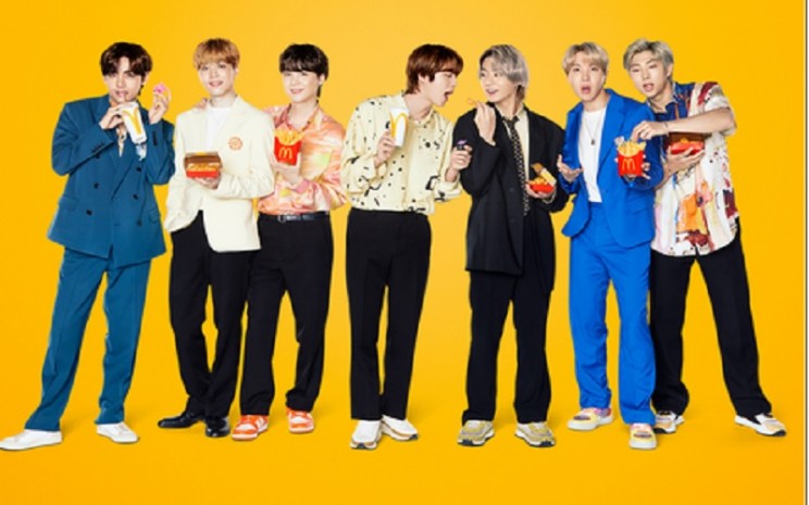 Boy band asal Kores Selatan BTS mempromosikan menu McDonald's yang dikemas sebagai BTS Meal. JIBI - Bisnis/Nancy Junita @McDonalds_ID