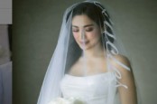Foto Nuansa Putih Pernikahan Jessica Iskandar dan Vincent Verhaag