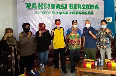 Bank Kalsel Bersama OJK Gelar Vaksinasi Massal di Banjarbaru, Tembus Target 1.000 Dosis