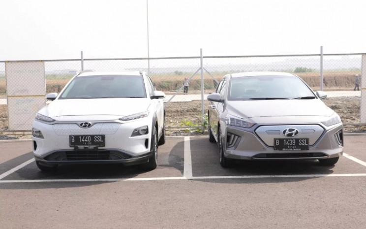 Hyundai Kona EV dan Hyundai Ioniq EV di Pabrik Mobil Listrik Hyundai di Sukamukti Bekasi, Jumat (6/11/2020).  - KeMenko Marves