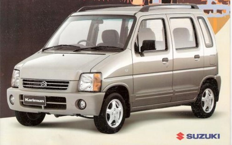 Suzuki Karimun generasi pertama kotak dijual di Indonesia sejak 1999 hingga 2006.