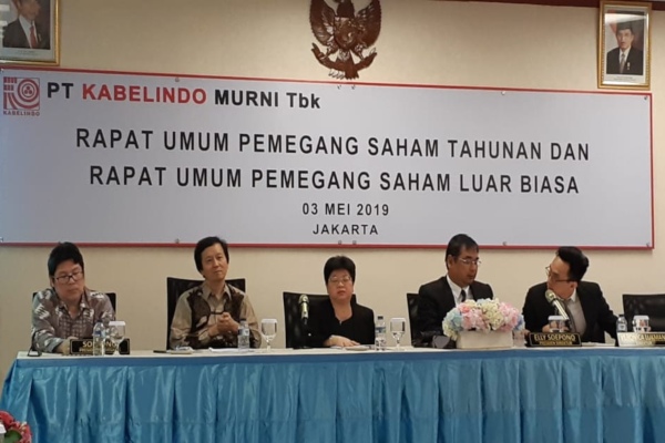 Direktur Kabelindo Murni Veronica Lukman(ketiga dari kiri) dalam public expose pada Jumat (3/5/2019). - Bisnis/Azizah Nur Alfi
