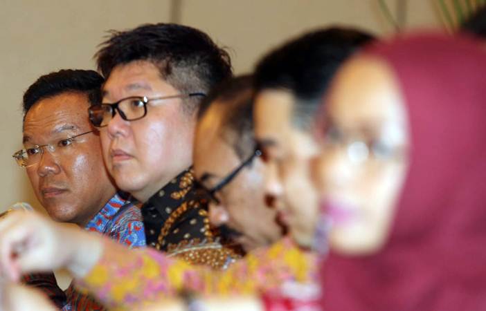 Direktur Utama PT Indo Tambangraya Megah Tbk Kirana Limpaphayom (dari kiri) dan Direktur Mulianto menjawab pertanyaan wartawan, usai Rapat umum pemegang saham tahunan perseroan, di Jakarta, Senin (25/3/2019). - Bisnis/Endang Muchtar