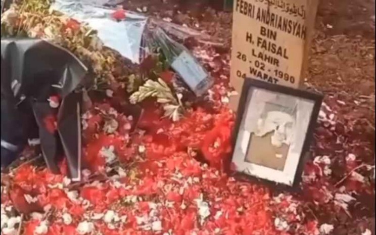 Keadaan makam Vanessa Angel dan Bibi Ardiansyah yang dikabarkan rusak - Instagram/info_tetangga.
