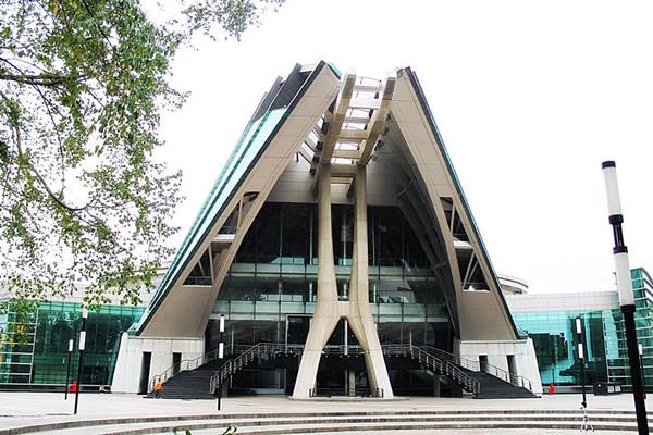Nama Ismail Marzuki diabadikan menjadi nama gedung kesenian di Jakarta yakni Taman Ismail Marzuki (TIM). Ismail Marzuki adalah pencipta lagu Gugur Bunga  - Istimewa