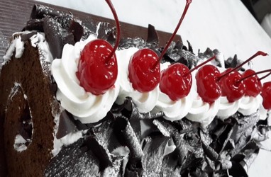 Resep Membuat Black Forest Roll Cake, Hasilnya Lembut dan Creamy