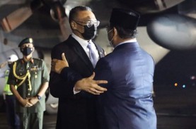 Momen Prabowo Jemput Menhan Malaysia di Bandara Bandung