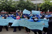 Klaim Tak Kunjung Dibayar, Nasabah Bumiputera Geruduk Kantor OJK Sampaikan Somasi