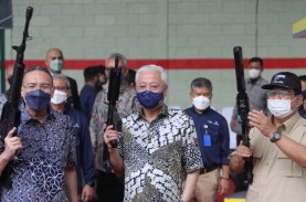 Prabowo Dampingi PM Malaysia Tinjau PT Pindad, Jajaki…