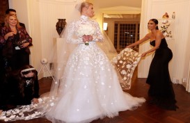 Fakta-fakta Pernikahan Paris Hilton dengan Pengusaha Tajir Carter Reum