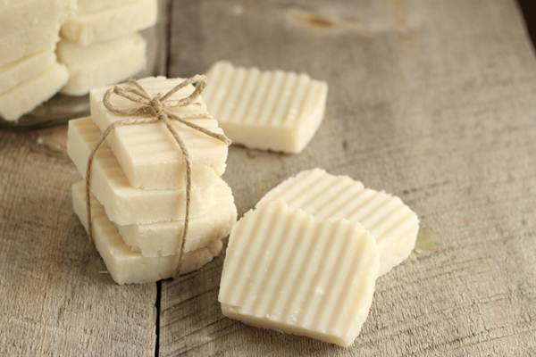 Minyak jelantah bisa digunakan untuk membuat sabun dan lilin aromaterapi - Istimewa