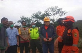 Kunjungi Lokasi Tebing Longsor, Plh Bupati Banjarnegara Sampaikan Duka Cita