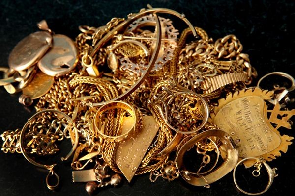 Ilustrasi perhiasan emas - webuy/vegas