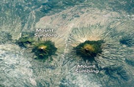 Foto Gunung Sindoro dan Gunung Sumbing dari Luar Angkasa