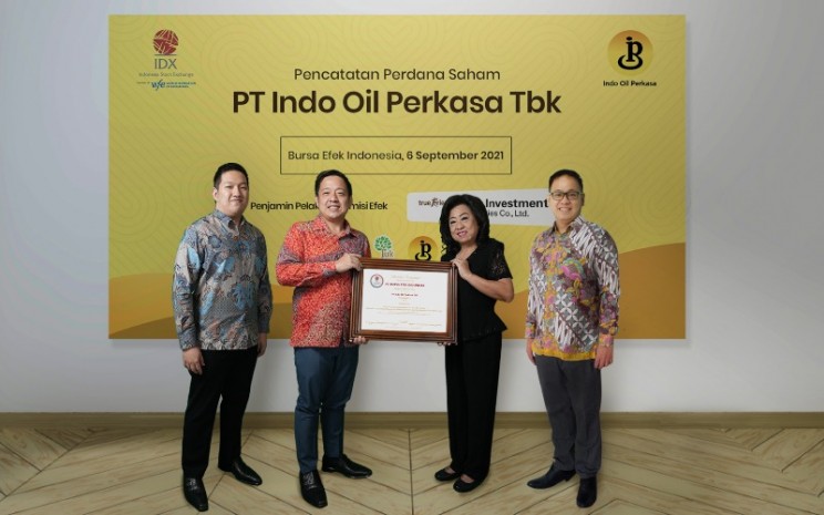 PT Indo Oil Perkasa Tbk. (OILS) resmi mencatatkan saham perdananya di Bursa Efek Indonesia pada Senin (6/9 - 2021), dan menjadi perusahaan tercatat ke/30 sepanjang 2021. 