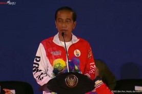 Momen Jokowi Tanding Badminton dengan Tim Piala Thomas…