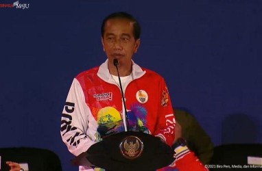Momen Jokowi Tanding Badminton dengan Tim Piala Thomas di Bali