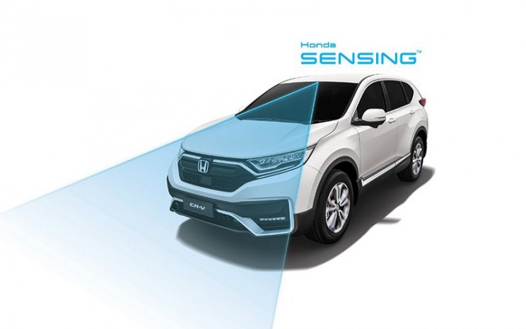 CR-V berteknologi Honda Sensing. Di pasar Malaysia, SUV ini tersedia dalam tiga varian, yakni 2.0L 2WD, 1.5L TC-P 2WD dan varian baru 1.5L TC-P 4WD.  - Honda