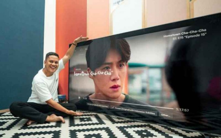 Arief Muhammad unggah tv baru miliknya berukuran 75 inci.Instagram - ariefmuhammad.