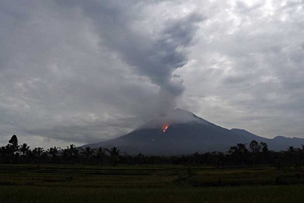 Gunung semeru meletus hari ini 2021