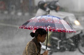 Cuaca Jakarta 5 Desember 2021, BMKG: Waspada Hujan…