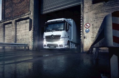 Truk Mercedes-Benz Axor Rakitan Lokal Siap Euro 4