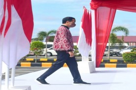 Jokowi Beli Jaket Bomber dengan Motif Dayak Sintang,…