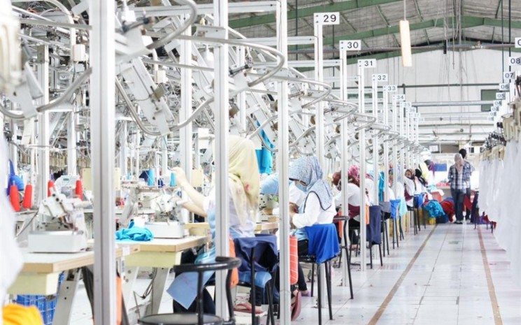 Proses penjahitan produk tekstil di pabrik PT Pan Brothers Tbk.  - panbrotherstbk.com