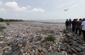 Wakil Rakyat di Jabar Dorong Penanganan Pesisir Kesenden yang Tercemar Sampah