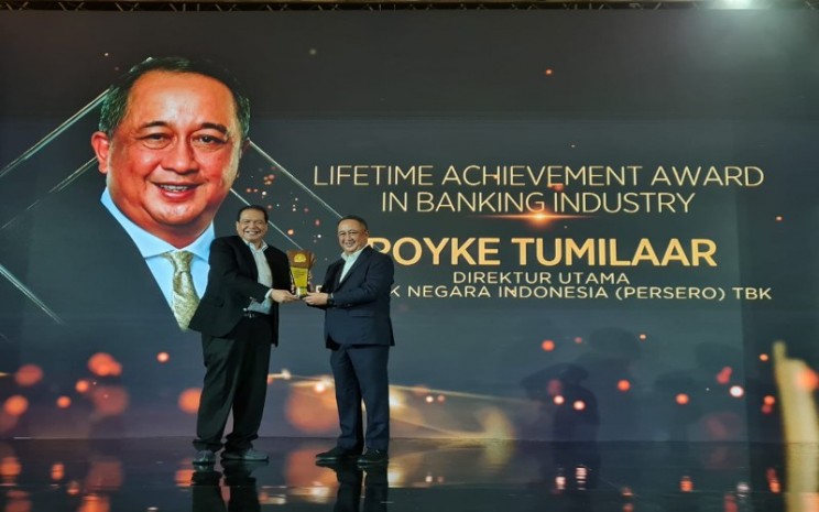 Direktur Utama PT Bank Negara Indonesia (Persero) Tbk. (BNI) Royke Tumilaar menyabet saat menerima penghargaan Lifetime Achievement Award in Banking Industry dari CNBC Indonesia. - istimewa