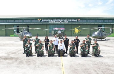Selesai Overhoul, Wamenhan Serahkan Helikpoter Bell ke TNI AD
