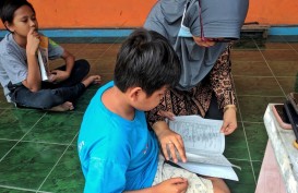 Dosen IBU Dampingi Siswa SMP Belajar Bahasa Inggris di Rumah