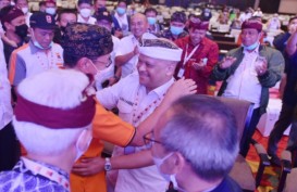 Heru Dewanto Serahkan Tongkat Estafet Kepemimpinan PII kepada Danis dan Ilham Habibie