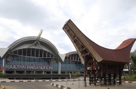 Arus Penumpang di Bandara Hasanuddin Menjelang Nataru,…