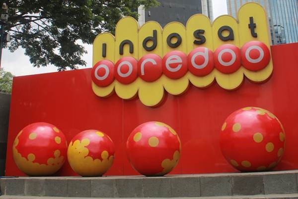 Logo Indosat Ooredoo di kantor pusat PT Indosat Tbk. - Indosat
