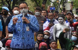 SK Terbaru UMP DKI 2022, Anies Bangkang Kebijakan Pengupahan Jokowi?