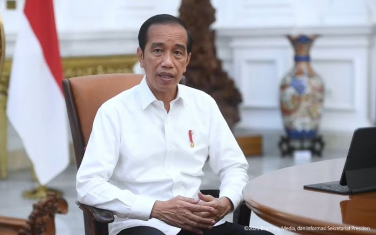 Presiden Jokowi saat memberikan keterangan pers terkait perkembangan Covid-19, Kamis (16/12 - 2021), dari Istana Merdeka, Jakarta / Tangkapan YouTube Sekretariat Presiden.