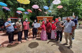Bank Jateng Serahkan Bantuan Gerobak untuk Pedagang di Goa Mangkubumi Sragen