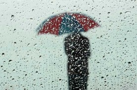 Cuaca Hari Ini, Jakarta Diguyur Hujan Disertai Kilat…