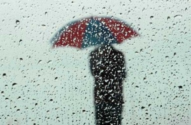 Cuaca Hari Ini, Jakarta Diguyur Hujan Disertai Kilat dan Angin Kencang
