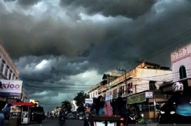 Cuaca Jakarta 14 Januari, Hujan Disertai Kilat dan…
