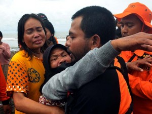 Tim SAR Gabungan Temukan Remaja Yang Tewas Terseret Ombak di Pantai Wisata Anging Mammiri Makassar