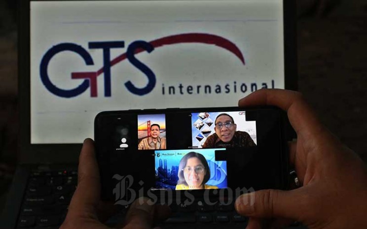 Tampilan layar menampilkan Komisaris Utama PT GTS Internasional Budi Haryono (layar kiri atas), Direktur Utama PT GTS Internasional Kemal Imam Santoso (layar kanan atas) dan Pemimpin Redaksi Bisnis Indonesia Maria Y. Benyamin (layar bawah) saat diskusi virtual di Jakarta, Selasa (27/7/2021). PT GTS Internasional akan terus melakukan transformasi dalam bisnisnya untuk pemenuhan kebutuhan domestik dan peluang bisnis LNG.  - Bisnis/Eusebio Chrysnamurti