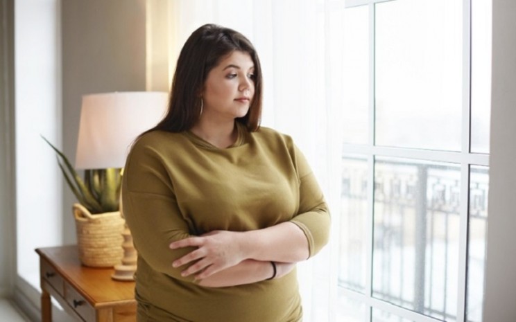 Ilustrasi perempuan mengalami obesitas - Freepik.com