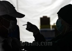 Peneliti Ungkap Efek Samping Vaksinasi Covid Bukan Semata Disebabkan oleh Vaksin, Tapi..