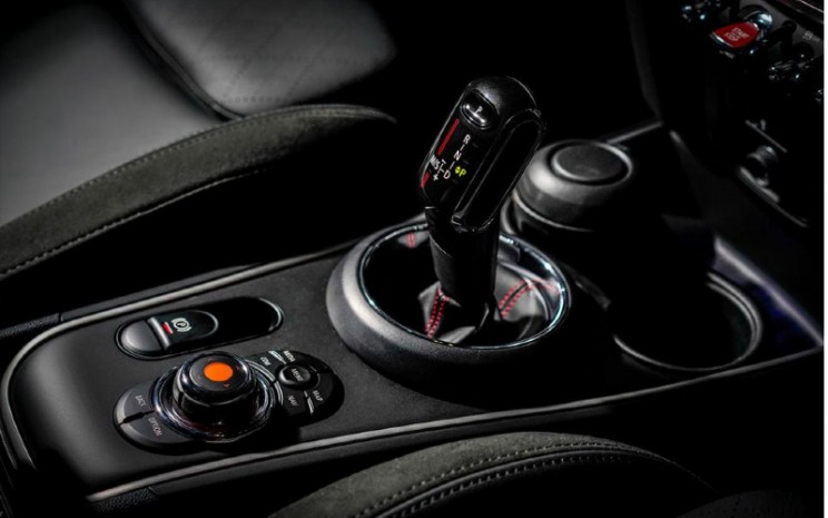 Mini Countryman Blackheath Edition. Seluruh daya disalurkan ke roda depan melalui transmisi otomatis dual clutch 7-percepatan.  - Mini